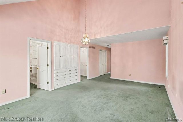21850 Dover Court, Beverly Hills, MI 48025