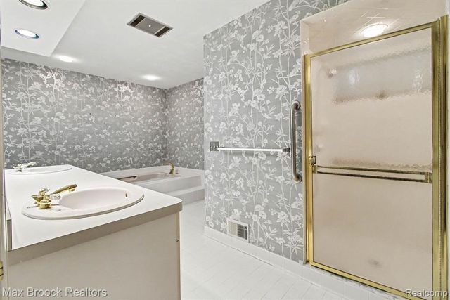 21850 Dover Court, Beverly Hills, MI 48025