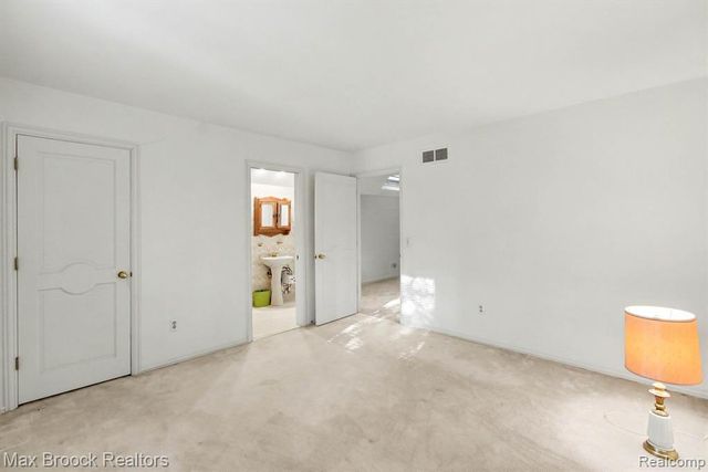 21850 Dover Court, Beverly Hills, MI 48025