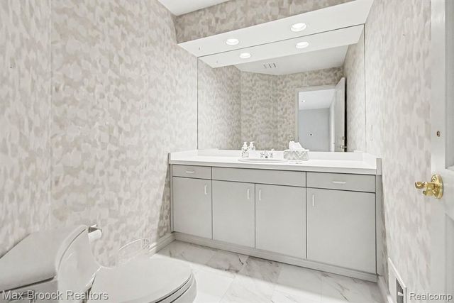 21850 Dover Court, Beverly Hills, MI 48025