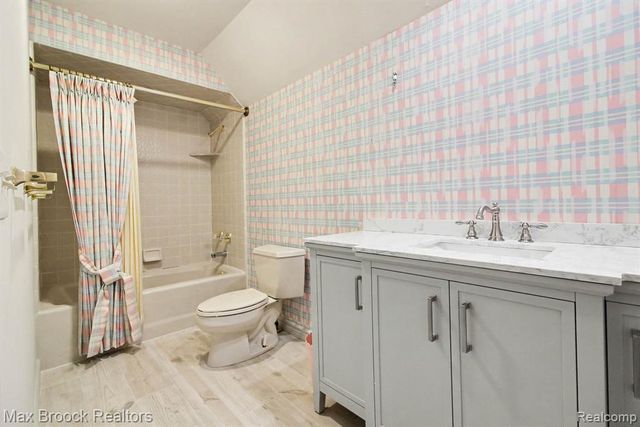 21850 Dover Court, Beverly Hills, MI 48025