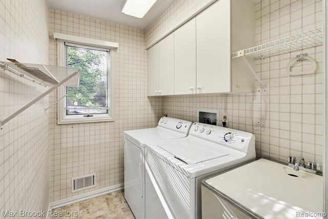 21850 Dover Court, Beverly Hills, MI 48025