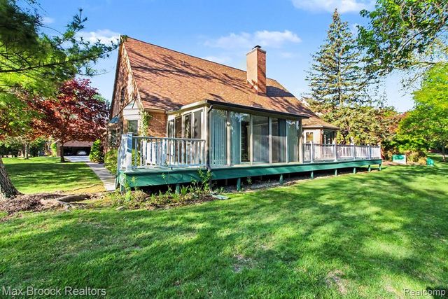 21850 Dover Court, Beverly Hills, MI 48025