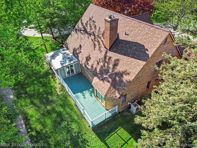 21850 Dover Court, Beverly Hills, MI 48025