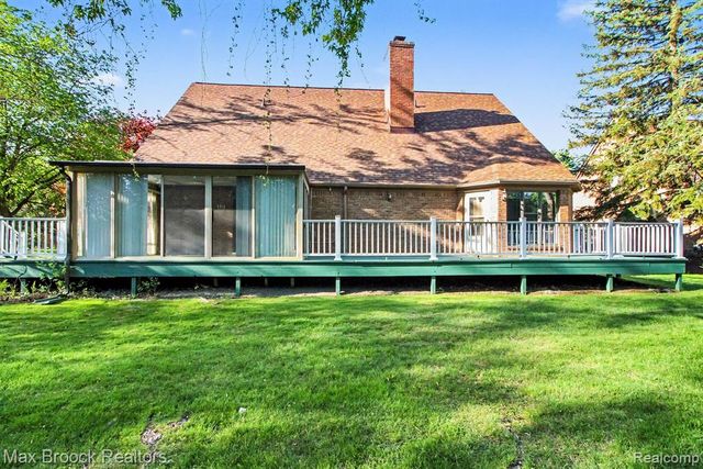 21850 Dover Court, Beverly Hills, MI 48025