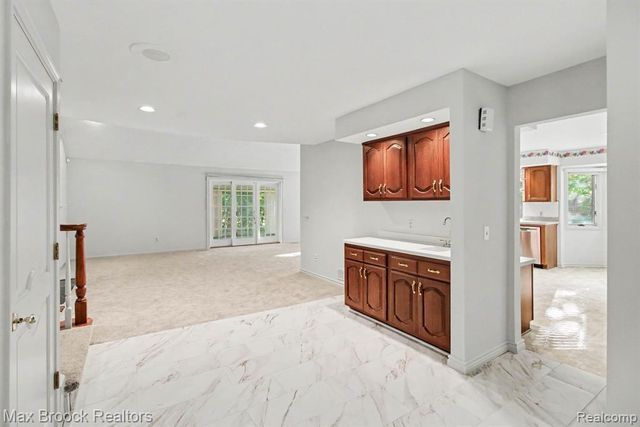 21850 Dover Court, Beverly Hills, MI 48025
