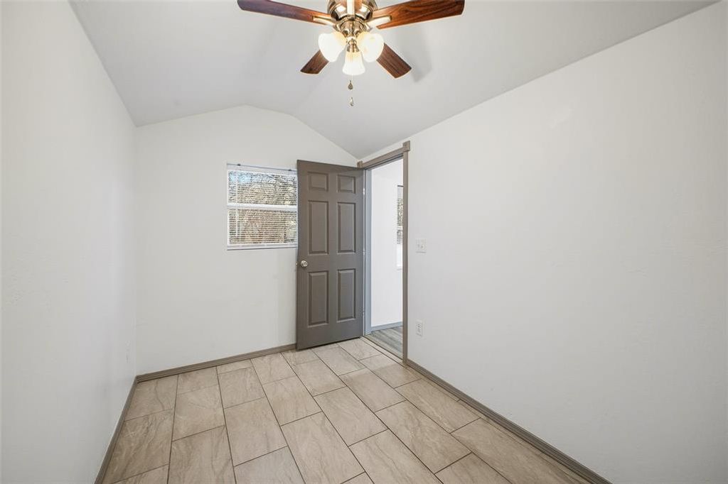 Image 11 of property listing at 713 SE 10th Street, Oklahoma City, OK 73129
