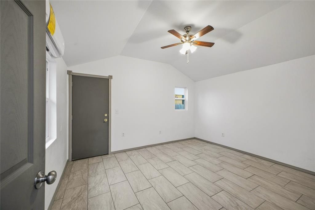 Image 15 of property listing at 713 SE 10th Street, Oklahoma City, OK 73129