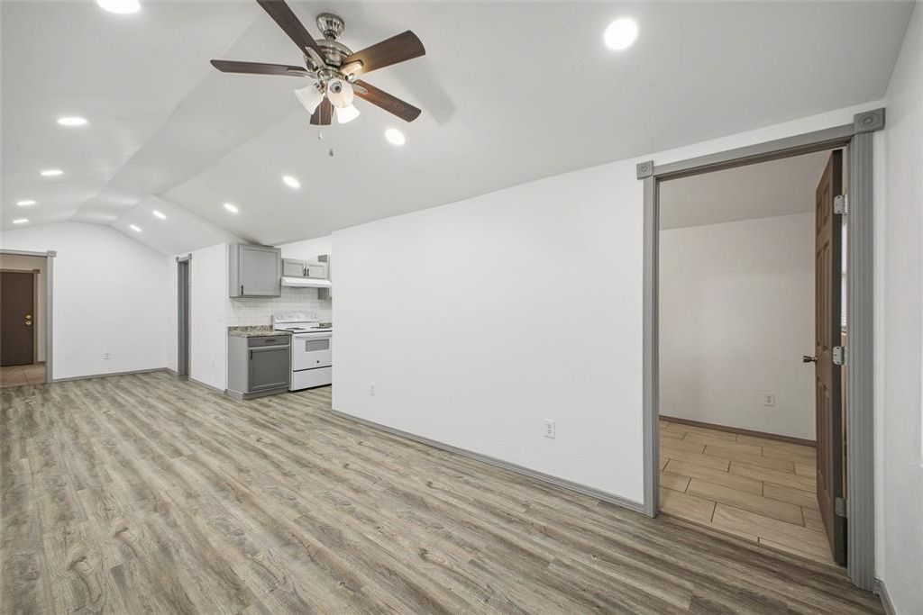 Image 3 of property listing at 713 SE 10th Street, Oklahoma City, OK 73129