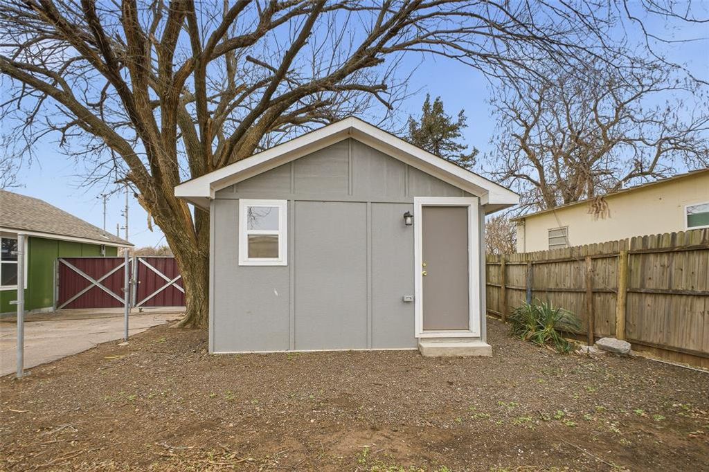 Image 21 of property listing at 713 SE 10th Street, Oklahoma City, OK 73129