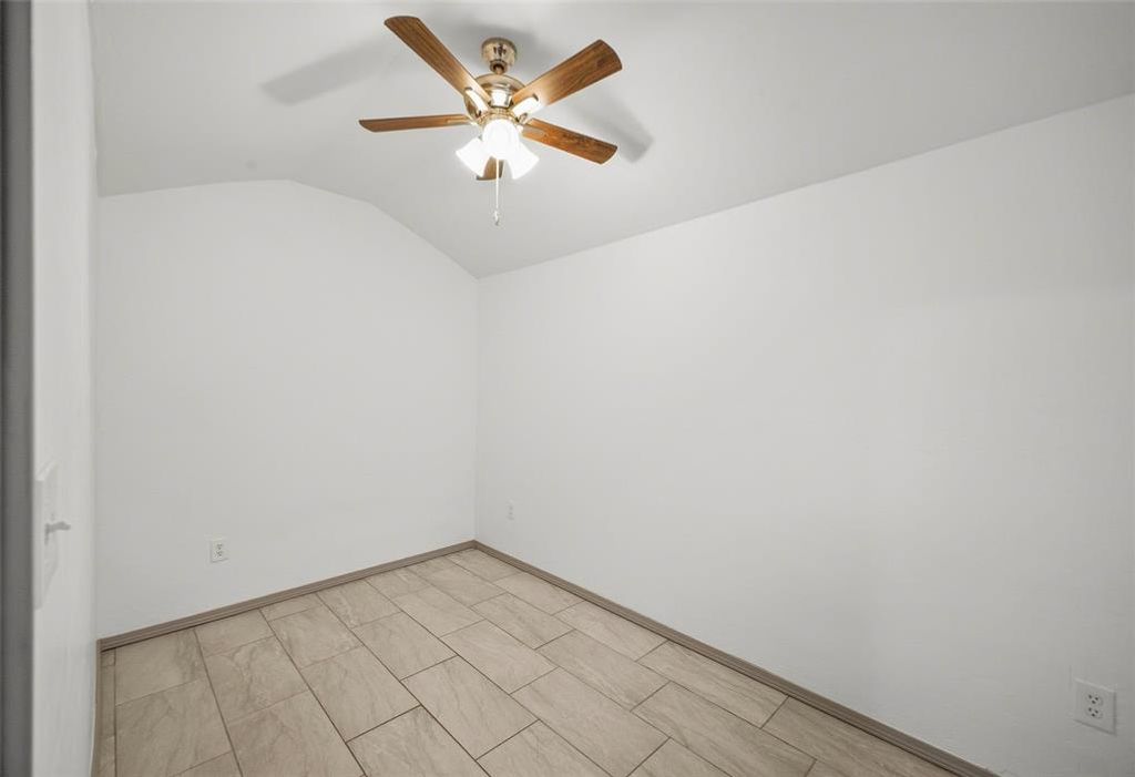 Image 10 of property listing at 713 SE 10th Street, Oklahoma City, OK 73129