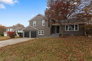 8903 W 93 Street, Overland Park, KS 66212