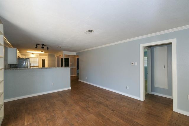 213 Anglewood Courts, Angleton, TX 77515
