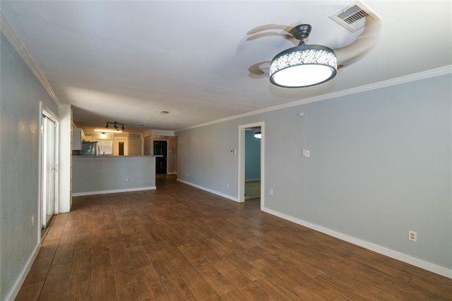 213 Anglewood Courts, Angleton, TX 77515