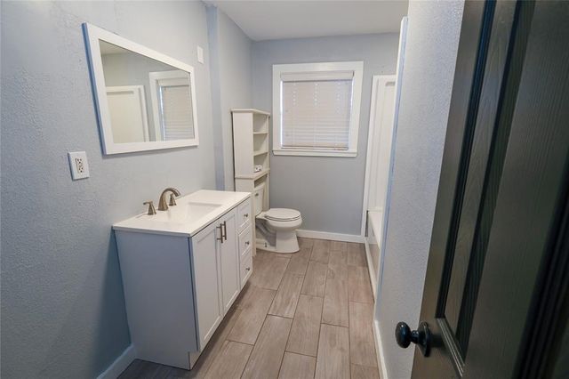 213 Anglewood Courts, Angleton, TX 77515