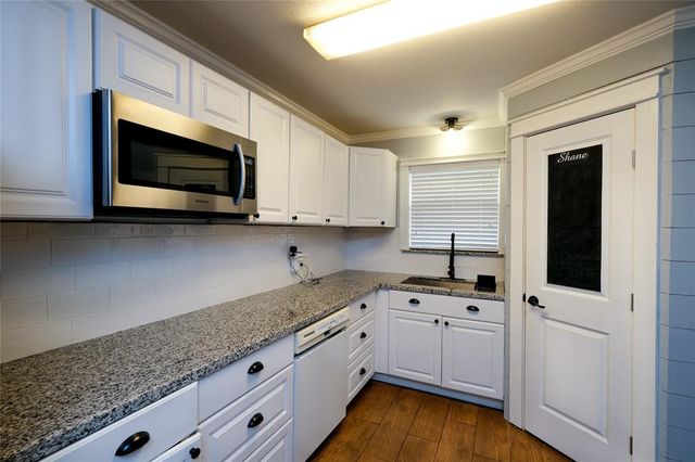 213 Anglewood Courts, Angleton, TX 77515