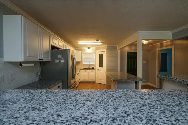 213 Anglewood Courts, Angleton, TX 77515