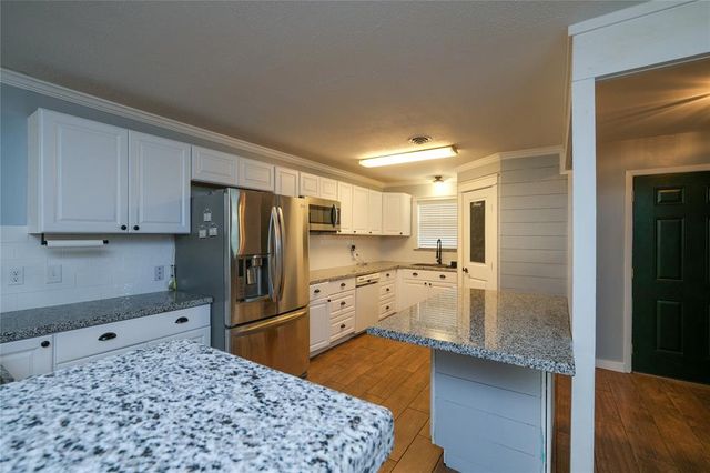 213 Anglewood Courts, Angleton, TX 77515