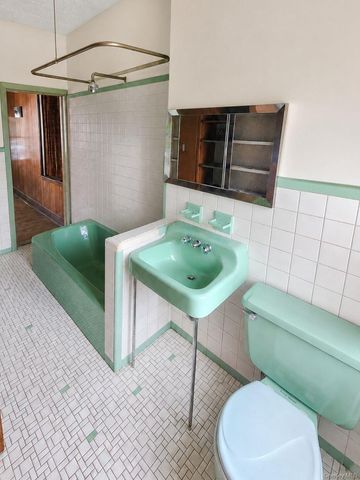 20-42 41st Street, Astoria, NY 11105