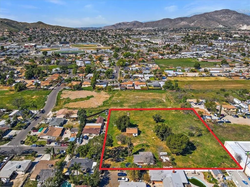 4077 Riverview, Riverside, CA 92509