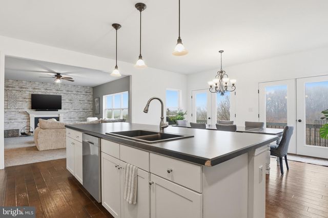 215 AZALEA DR, Windsor, PA 17366