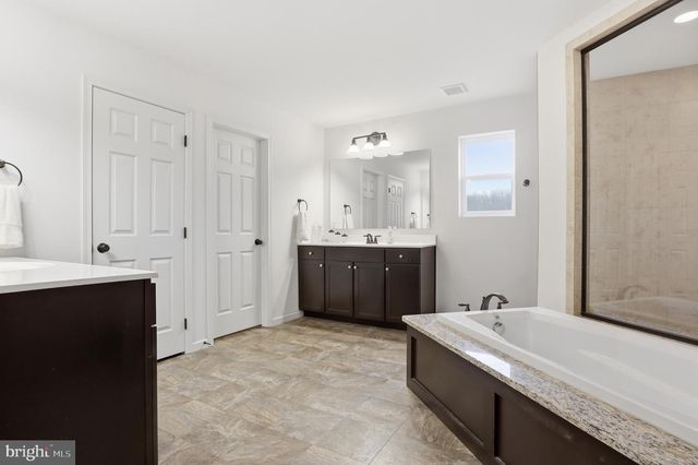 215 AZALEA DR, Windsor, PA 17366