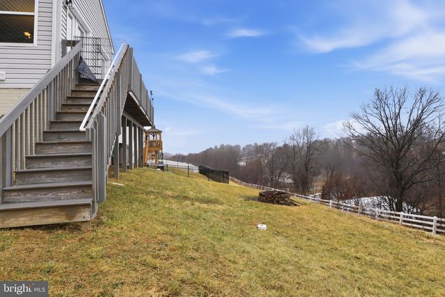 215 AZALEA DR, Windsor, PA 17366