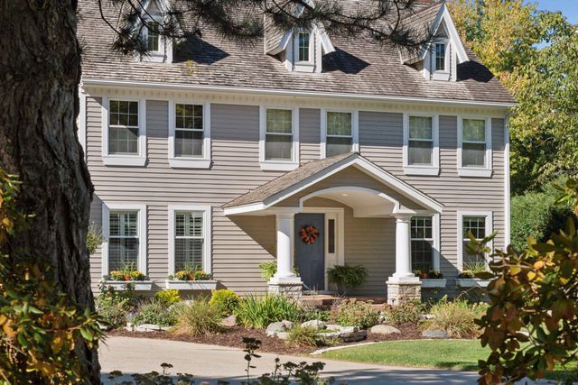 28140 Boulder Bridge Drive, Shorewood, MN 55331