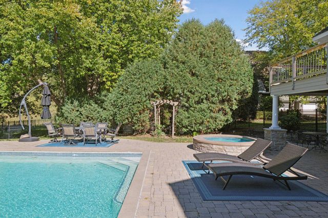 28140 Boulder Bridge Drive, Shorewood, MN 55331
