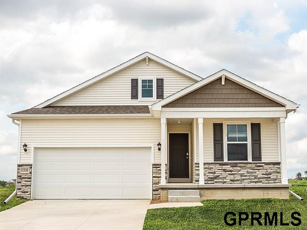 17618 Virginia Street, Omaha, NE 68136