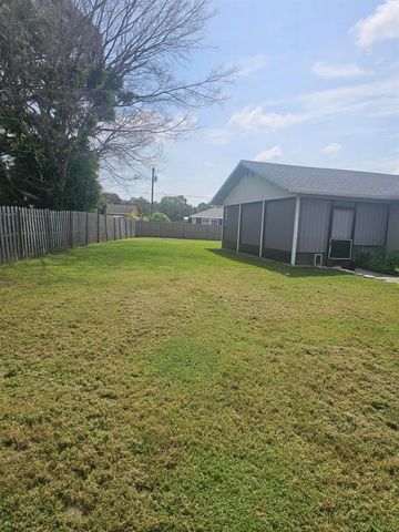 301 SW VIOLET Avenue, Port St. Lucie, FL 34983