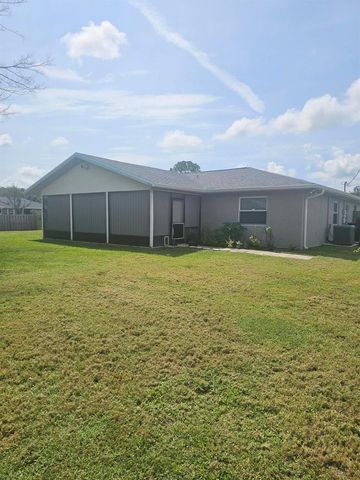 301 SW VIOLET Avenue, Port St. Lucie, FL 34983
