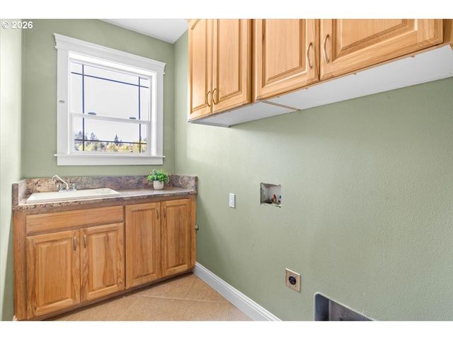 1667 PTARMIGAN St Nw, Salem, OR 97304