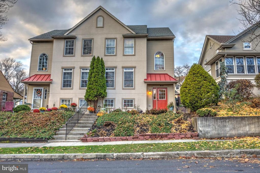 2111 FAIRVIEW ST, West Lawn, PA 19609
