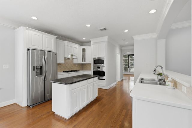 16215 Lakewood Grove Drive, Tomball, TX 77377