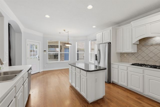 16215 Lakewood Grove Drive, Tomball, TX 77377