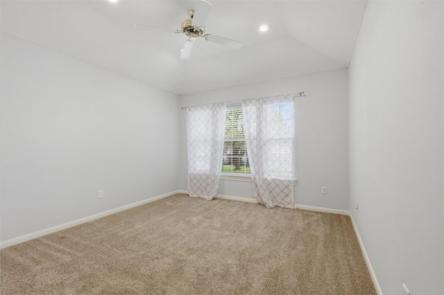 16215 Lakewood Grove Drive, Tomball, TX 77377