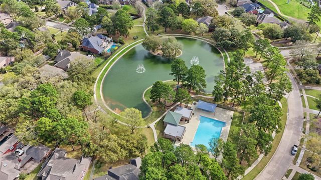 16215 Lakewood Grove Drive, Tomball, TX 77377