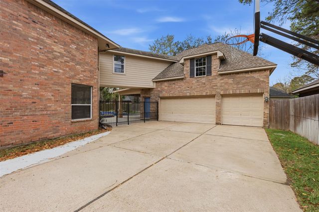 16215 Lakewood Grove Drive, Tomball, TX 77377