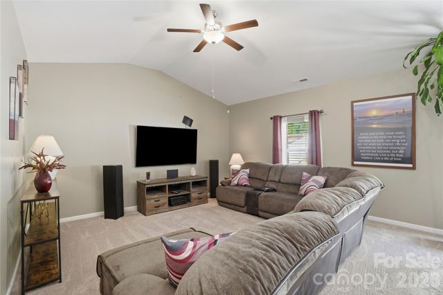 5221 Upton Place, Charlotte, NC 28215
