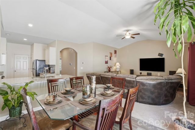 5221 Upton Place, Charlotte, NC 28215