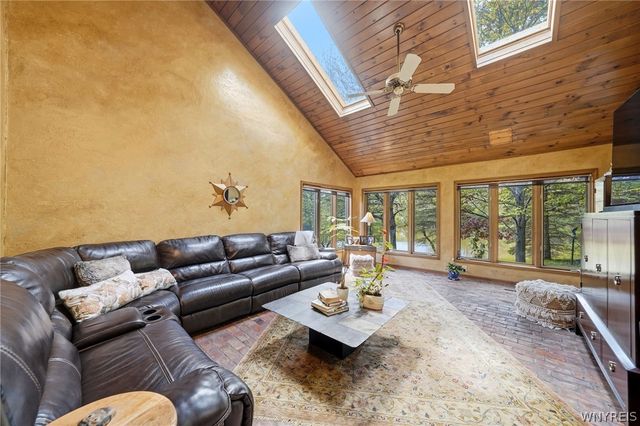 2 Chicory Lane, Amherst, NY 14051