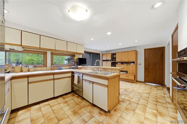 2 Chicory Lane, Amherst, NY 14051