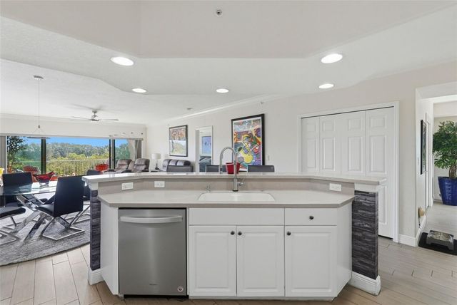 1695 PINELLAS BAYWAY S E4, Tierra Verde, FL 33715