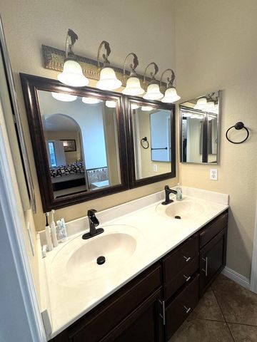 824 S Jay Street, Chandler, AZ 85225