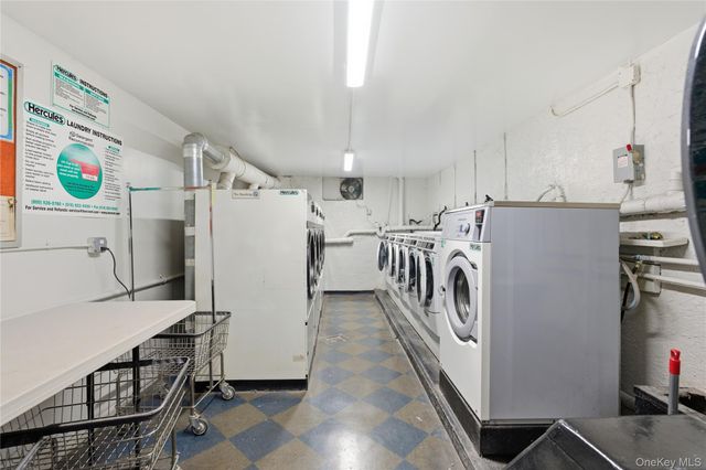 210 Fulton Street 2C, Farmingdale, NY 11735