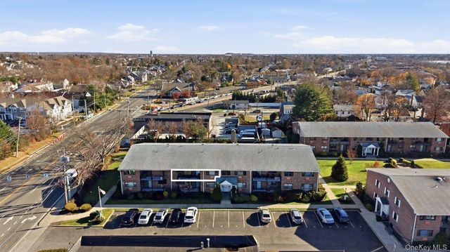 210 Fulton Street 2C, Farmingdale, NY 11735