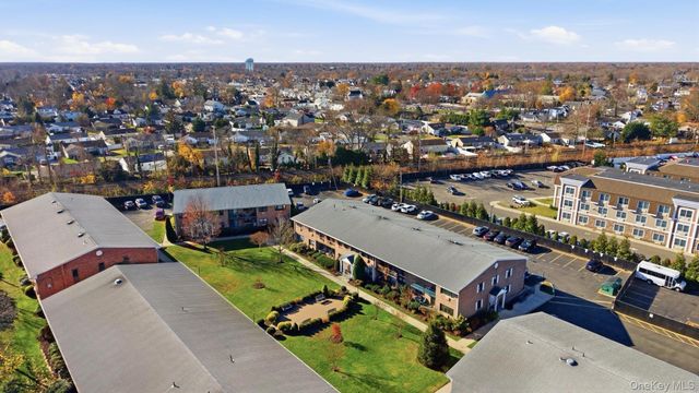 210 Fulton Street 2C, Farmingdale, NY 11735