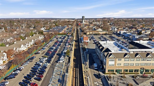 210 Fulton Street 2C, Farmingdale, NY 11735