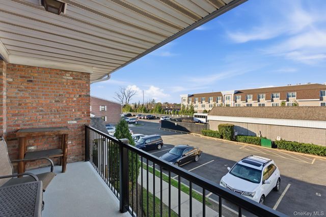 210 Fulton Street 2C, Farmingdale, NY 11735